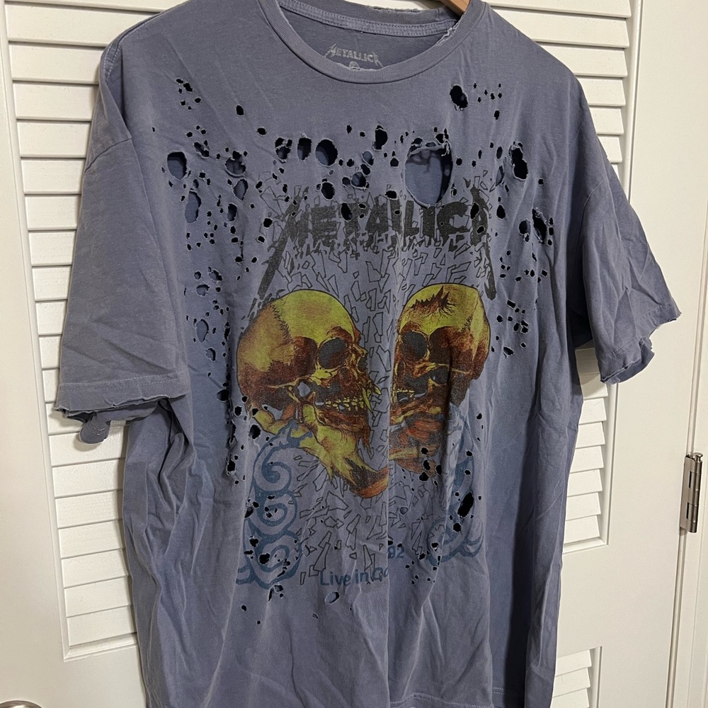 Metallica Distressed Graphic Tee